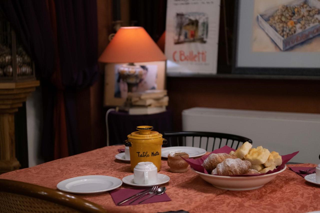 Hotel Magnolia アルベンガ エクステリア 写真