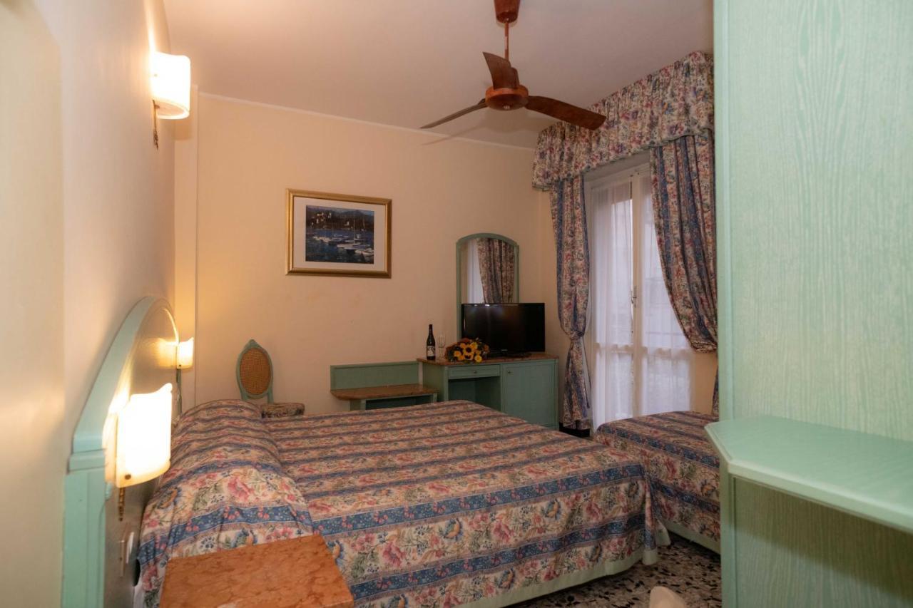 Hotel Magnolia アルベンガ エクステリア 写真