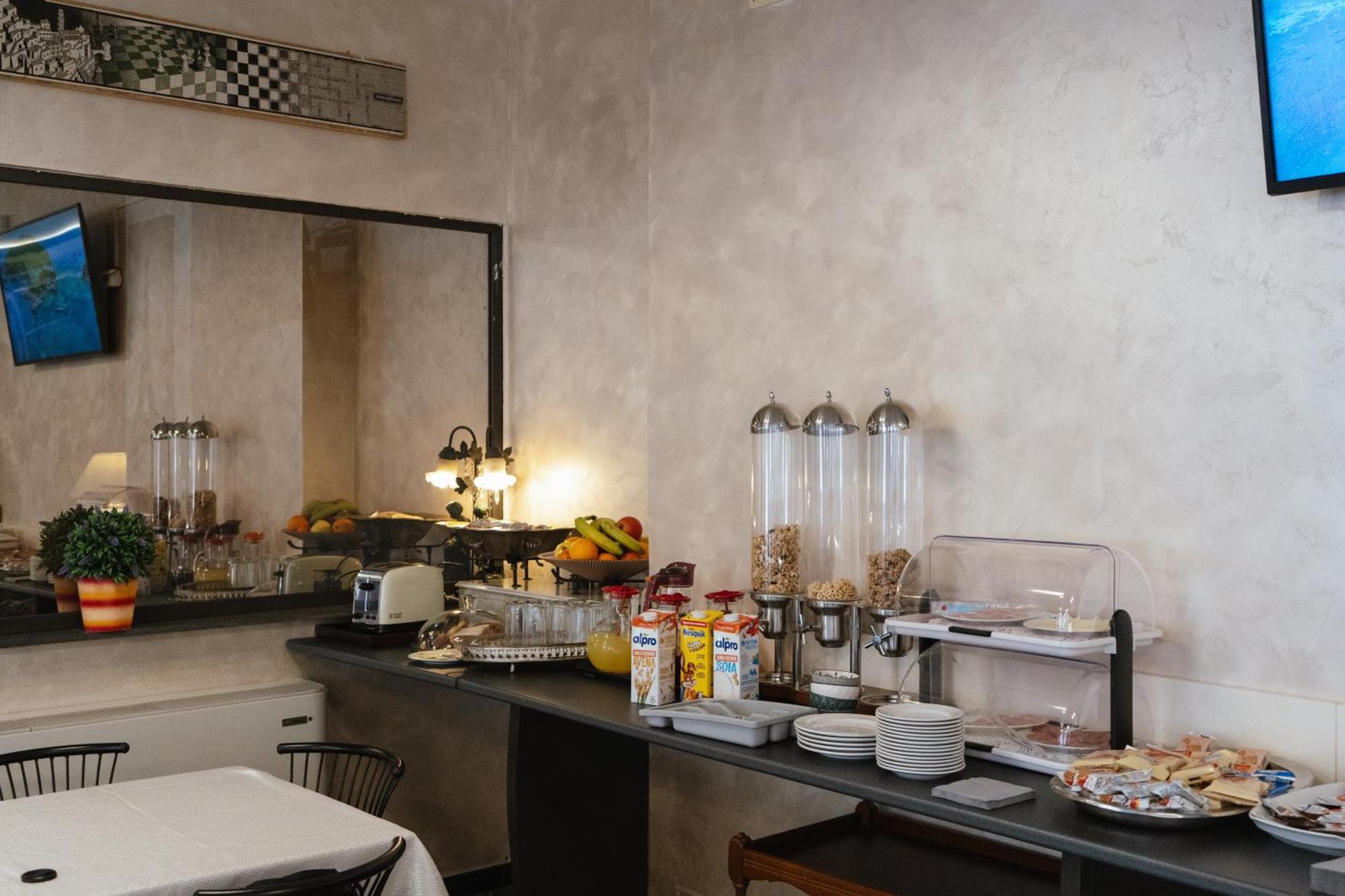 Hotel Magnolia アルベンガ エクステリア 写真