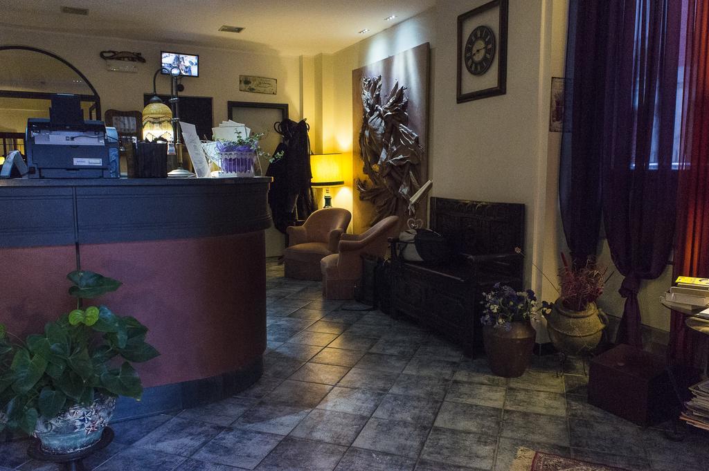Hotel Magnolia アルベンガ エクステリア 写真